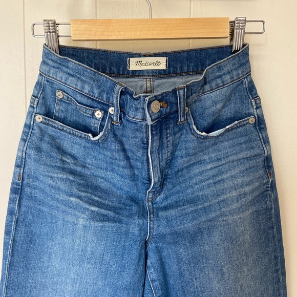 Slightly worn Madewell jeans. Size 25. Slim wide-leg crop. - Picture 2 of 6